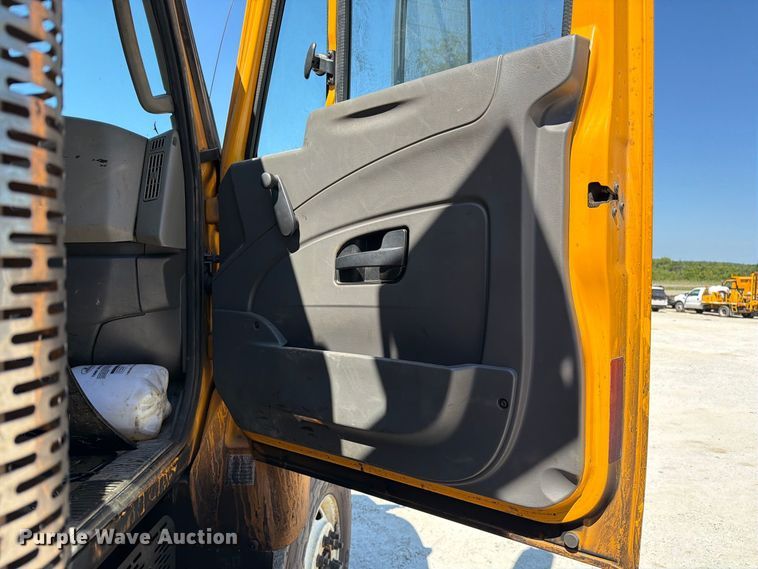 image for item DZ4748 2012 International 7500 dump truck