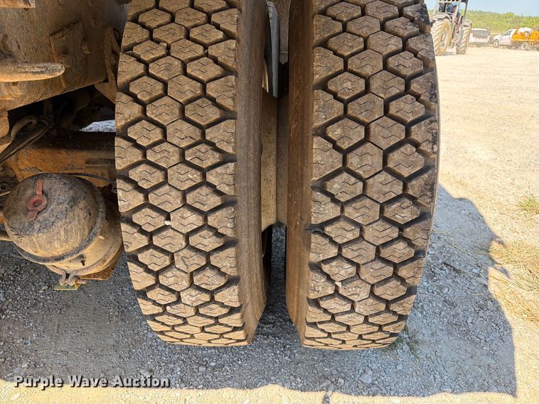 image for item DZ4748 2012 International 7500 dump truck