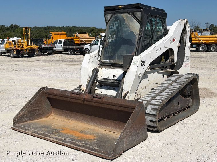 2009 Bobcat T320 tracked skid steer loader