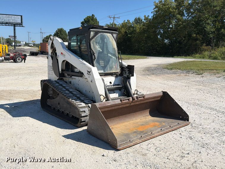 image for item DZ4749 2009 Bobcat T320 tracked skid steer loader