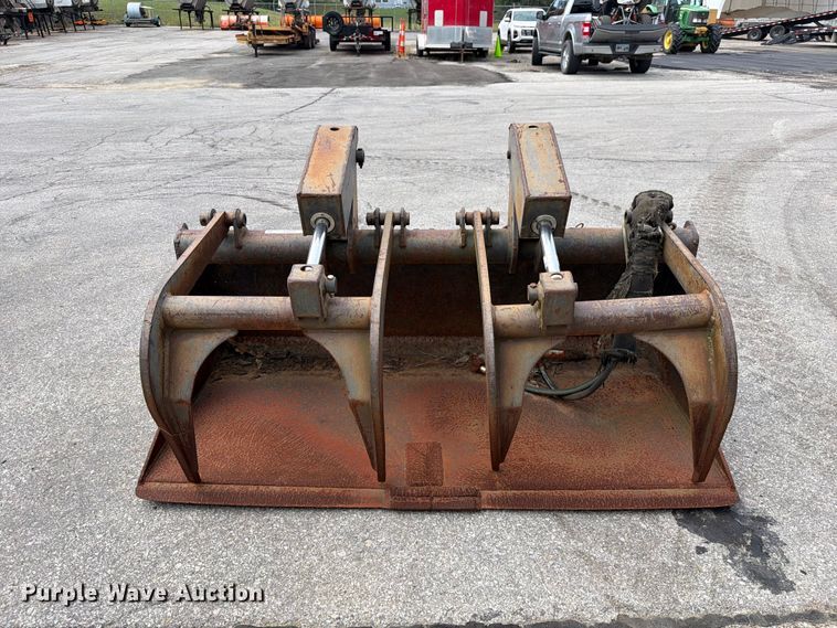 image for item DZ4765 Skid steer grapple bucket