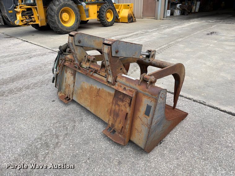image for item DZ4765 Skid steer grapple bucket