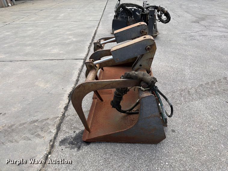 image for item DZ4765 Skid steer grapple bucket