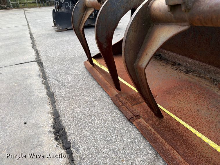 image for item DZ4765 Skid steer grapple bucket