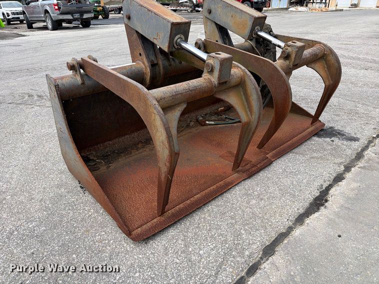 image for item DZ4765 Skid steer grapple bucket