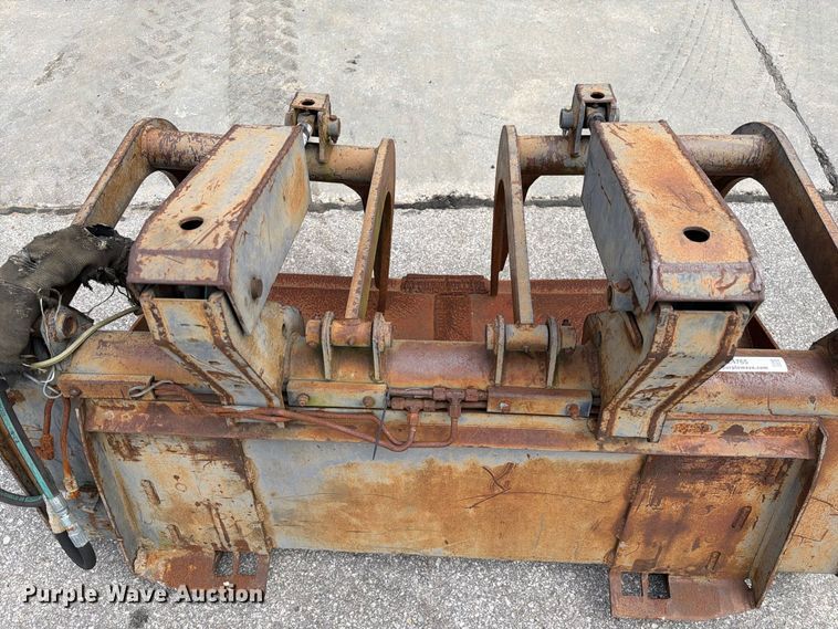 image for item DZ4765 Skid steer grapple bucket
