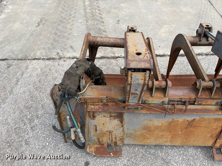 image for item DZ4765 Skid steer grapple bucket