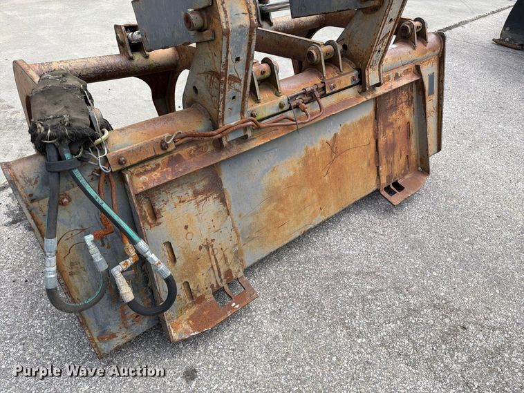image for item DZ4765 Skid steer grapple bucket