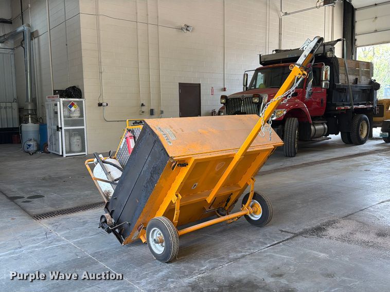 image for item DZ4767 2020 KM International KM 4-40 infrared asphalt heater