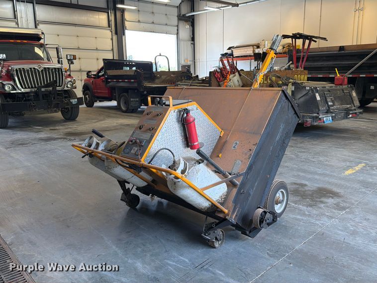 image for item DZ4767 2020 KM International KM 4-40 infrared asphalt heater