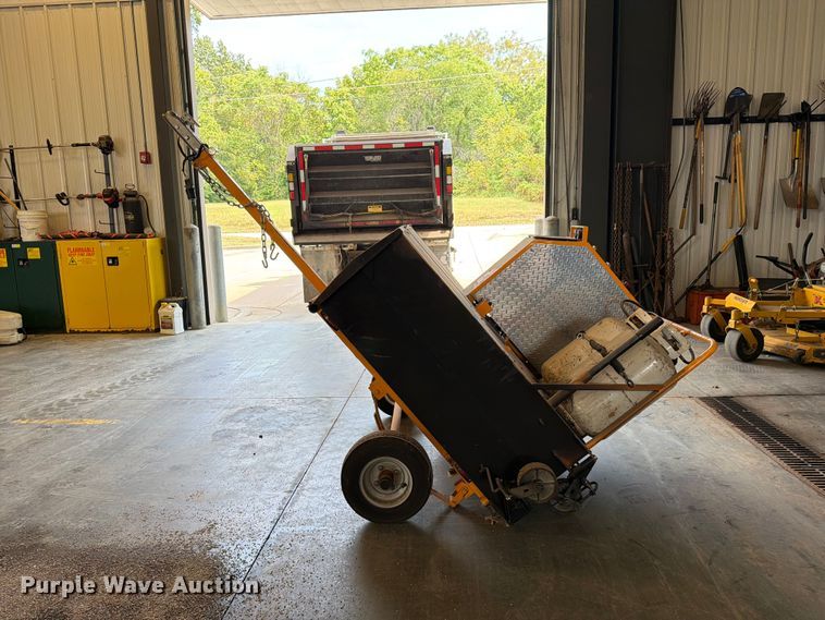 image for item DZ4767 2020 KM International KM 4-40 infrared asphalt heater