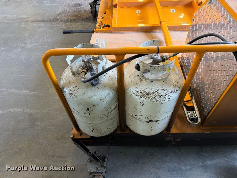 image for item DZ4767 2020 KM International KM 4-40 infrared asphalt heater