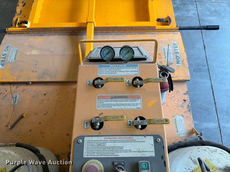 image for item DZ4767 2020 KM International KM 4-40 infrared asphalt heater