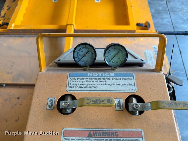 image for item DZ4767 2020 KM International KM 4-40 infrared asphalt heater