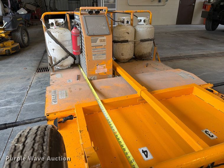 image for item DZ4767 2020 KM International KM 4-40 infrared asphalt heater