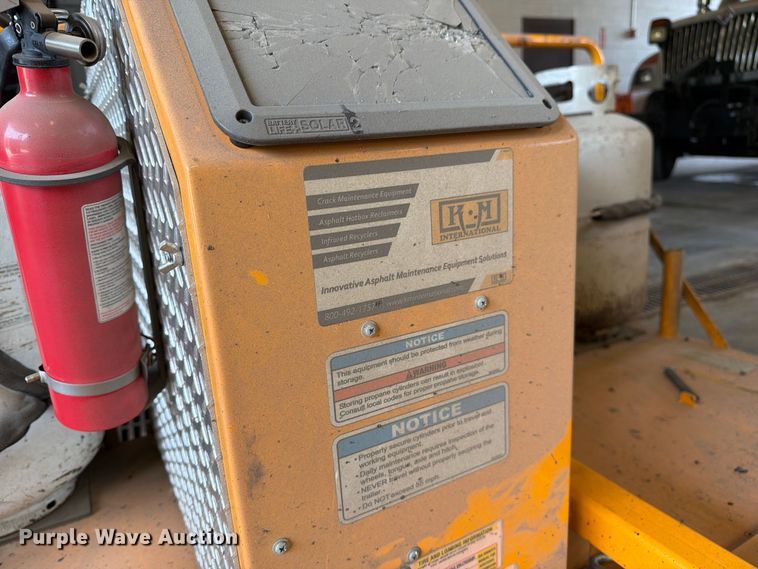 image for item DZ4767 2020 KM International KM 4-40 infrared asphalt heater