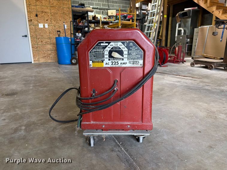 image for item DZ4776 Lincoln Electric AC-225-S welder