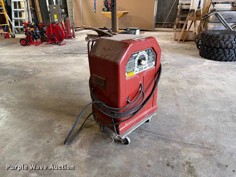 image for item DZ4776 Lincoln Electric AC-225-S welder