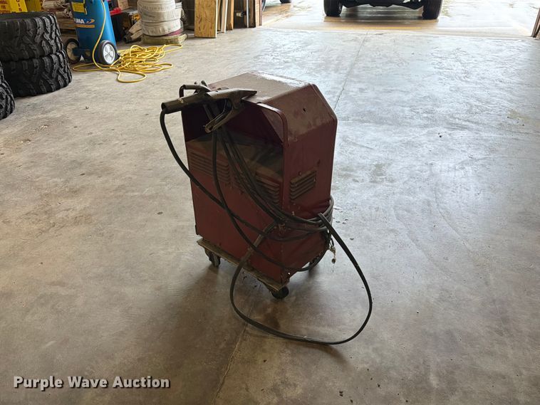 image for item DZ4776 Lincoln Electric AC-225-S welder