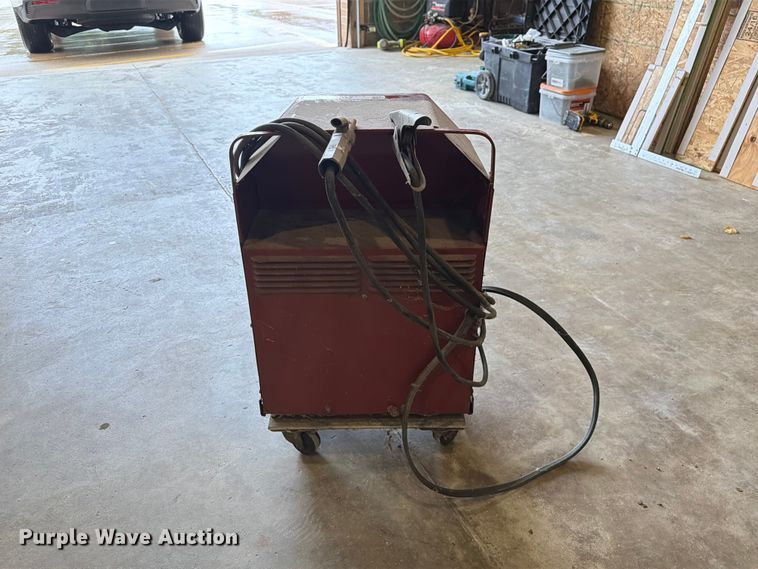 image for item DZ4776 Lincoln Electric AC-225-S welder