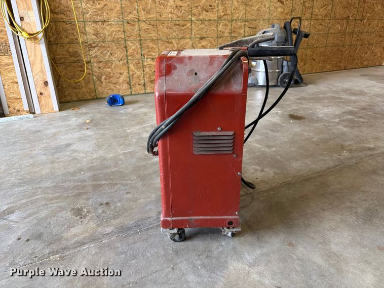 image for item DZ4776 Lincoln Electric AC-225-S welder