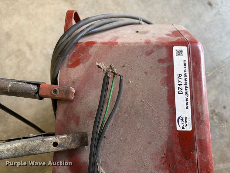 image for item DZ4776 Lincoln Electric AC-225-S welder