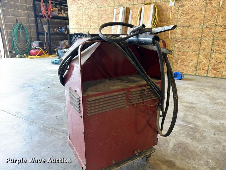 image for item DZ4776 Lincoln Electric AC-225-S welder