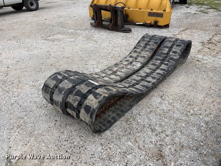 Mini excavator tracks