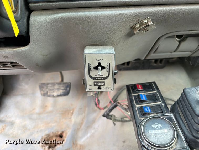 image for item DZ4879 1999 Chevrolet C3500 HD dump bed pickup truck