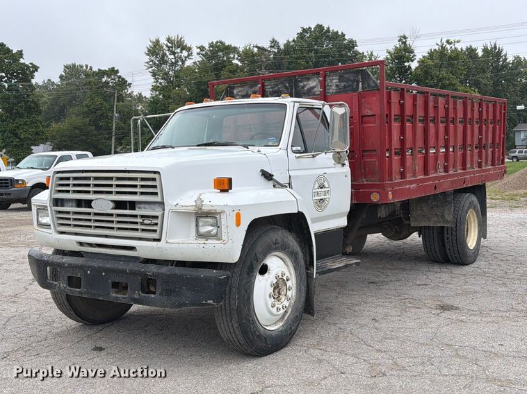 1991 Ford F700 grain truck