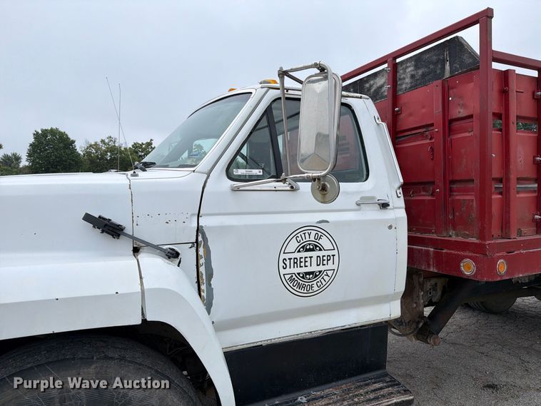 image for item DZ4880 1991 Ford F700 grain truck
