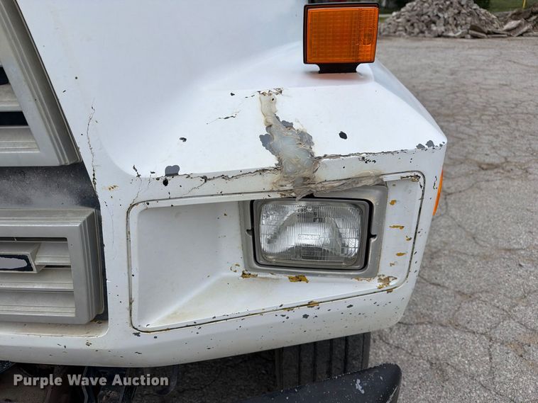 image for item DZ4880 1991 Ford F700 grain truck