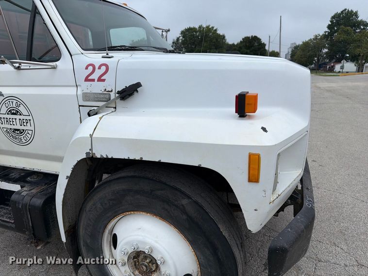 image for item DZ4880 1991 Ford F700 grain truck