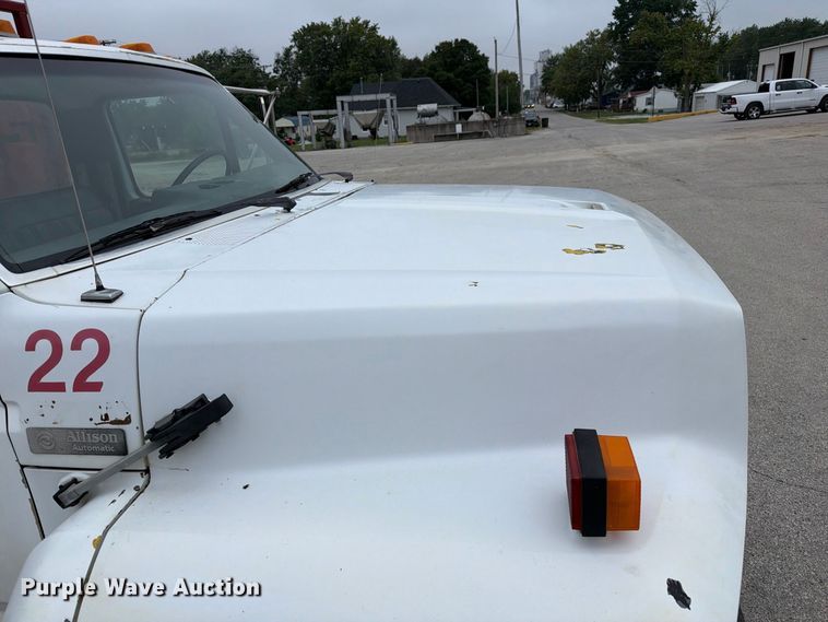 image for item DZ4880 1991 Ford F700 grain truck