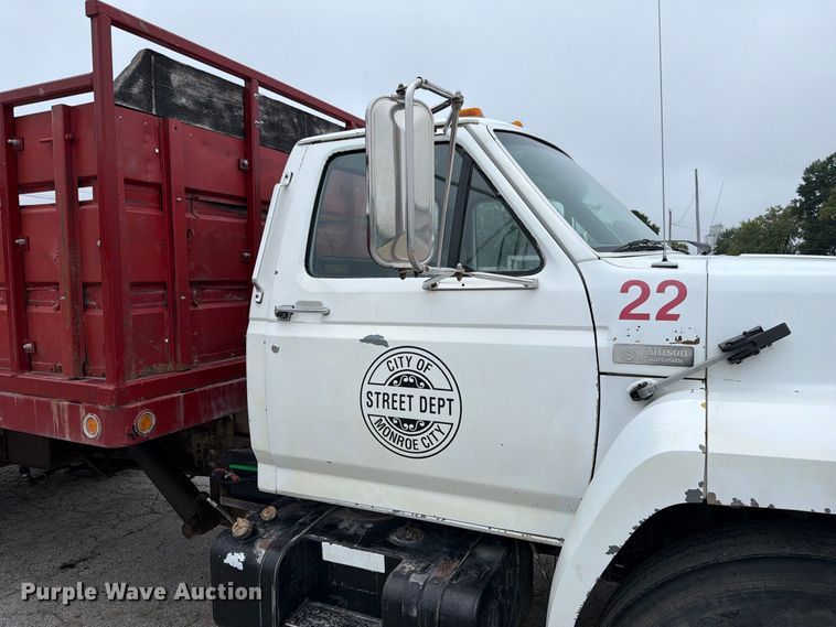 image for item DZ4880 1991 Ford F700 grain truck