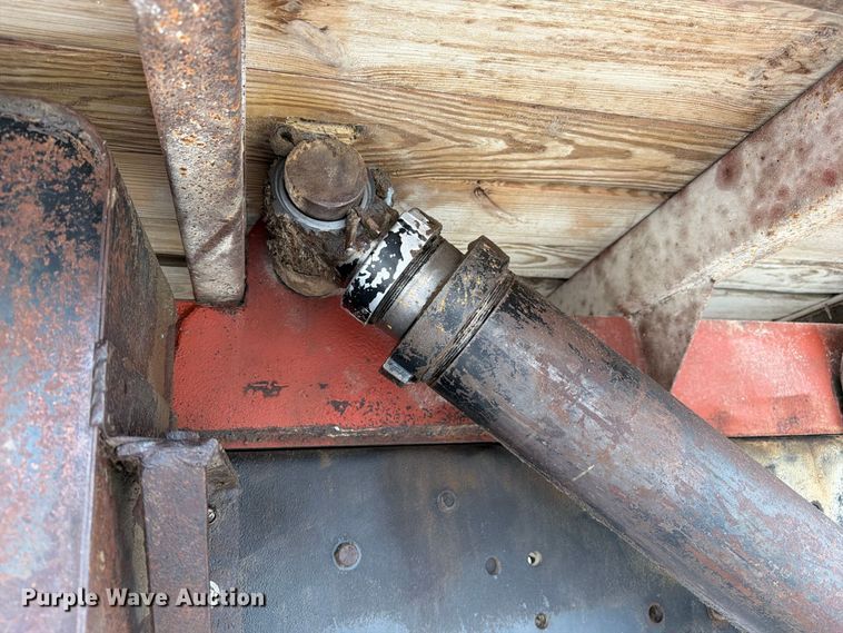 image for item DZ4880 1991 Ford F700 grain truck
