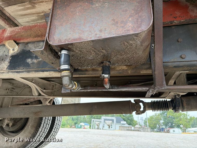 image for item DZ4880 1991 Ford F700 grain truck