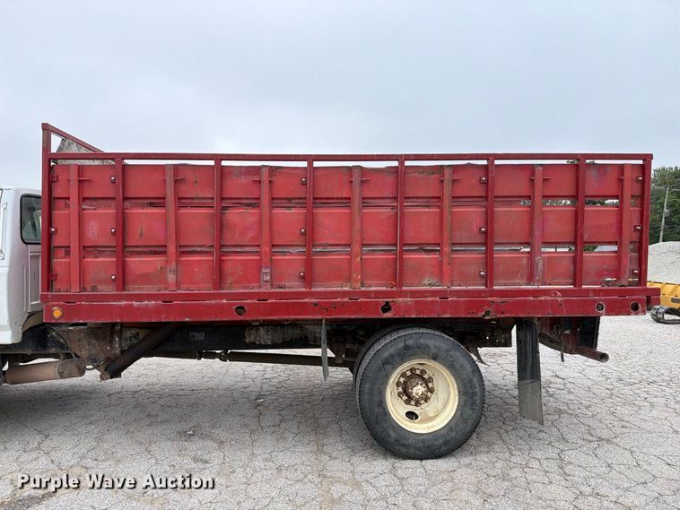 image for item DZ4880 1991 Ford F700 grain truck