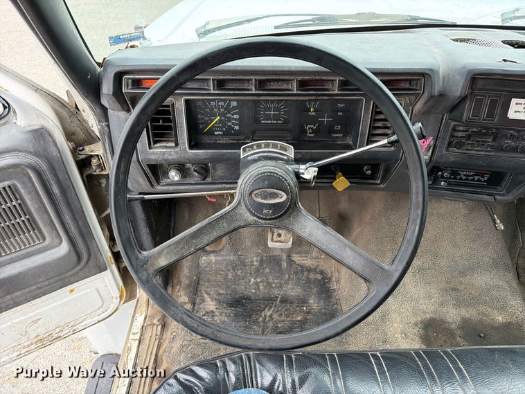 image for item DZ4880 1991 Ford F700 grain truck