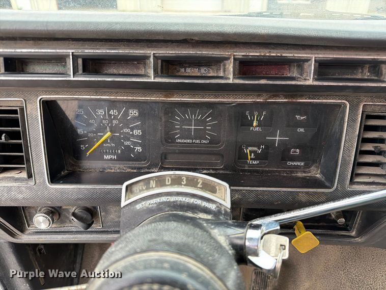 image for item DZ4880 1991 Ford F700 grain truck