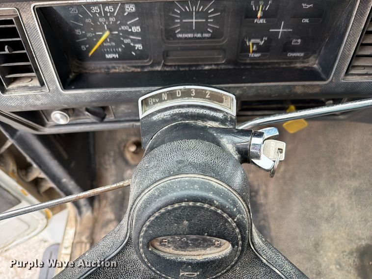 image for item DZ4880 1991 Ford F700 grain truck