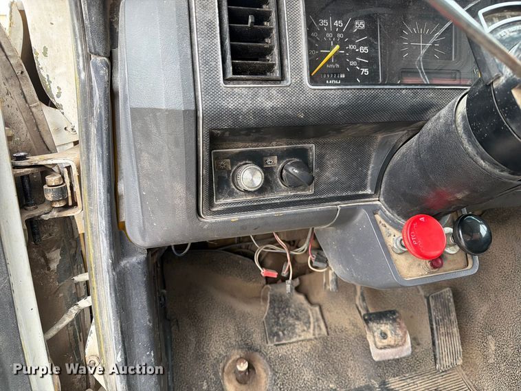 image for item DZ4880 1991 Ford F700 grain truck