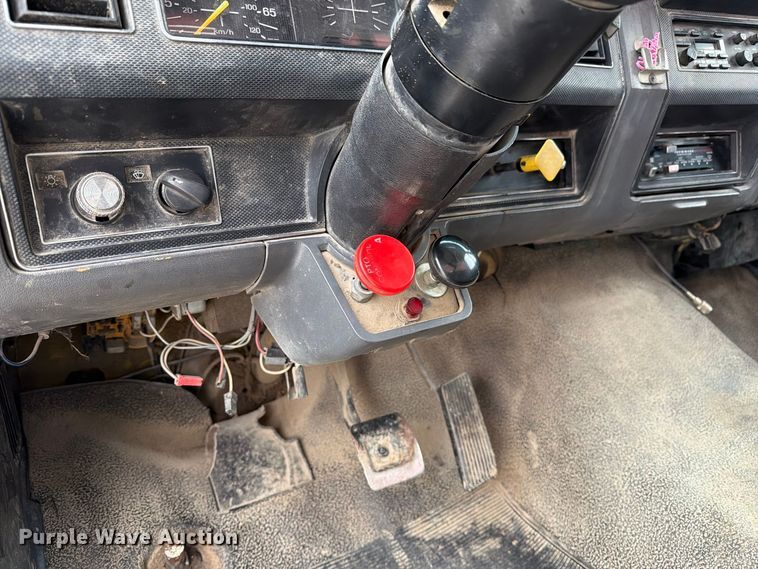 image for item DZ4880 1991 Ford F700 grain truck