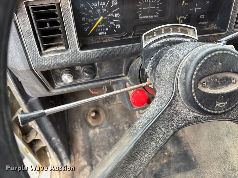 image for item DZ4880 1991 Ford F700 grain truck