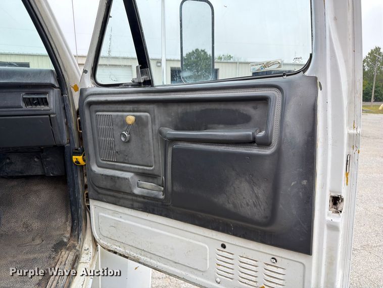 image for item DZ4880 1991 Ford F700 grain truck