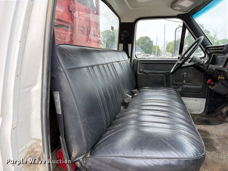 image for item DZ4880 1991 Ford F700 grain truck