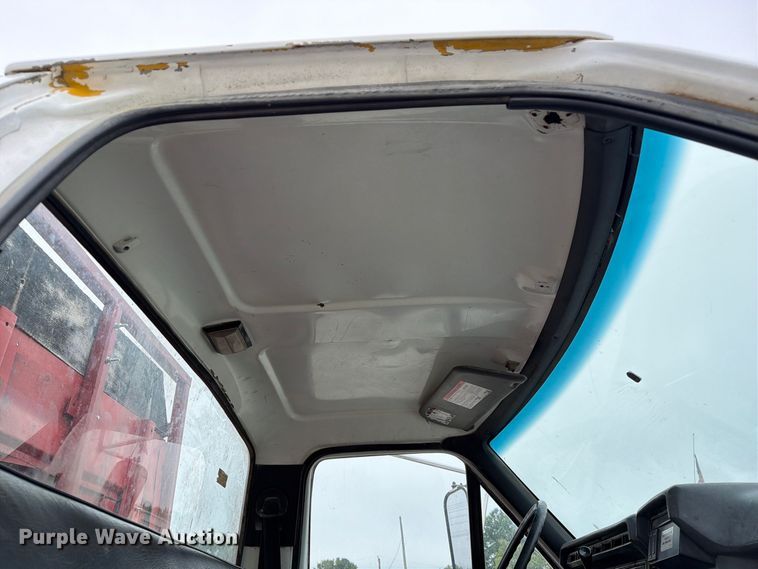 image for item DZ4880 1991 Ford F700 grain truck