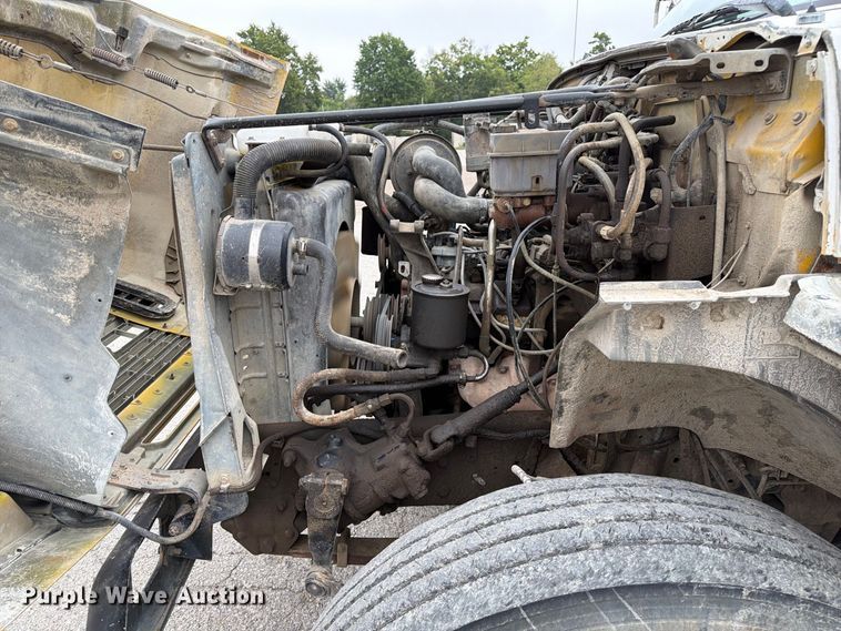 image for item DZ4880 1991 Ford F700 grain truck