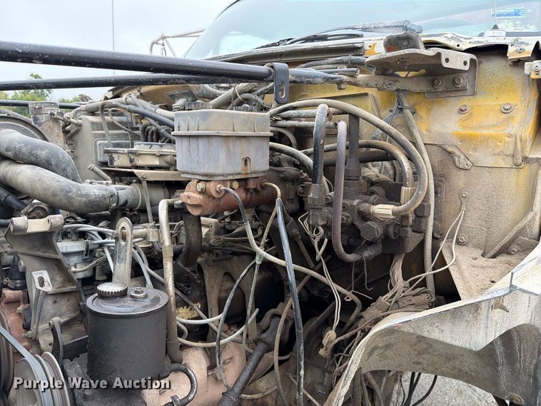 image for item DZ4880 1991 Ford F700 grain truck
