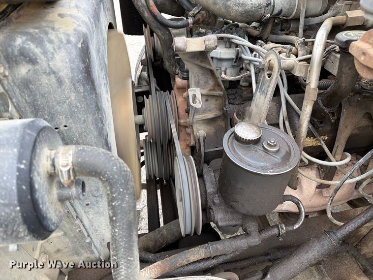 image for item DZ4880 1991 Ford F700 grain truck